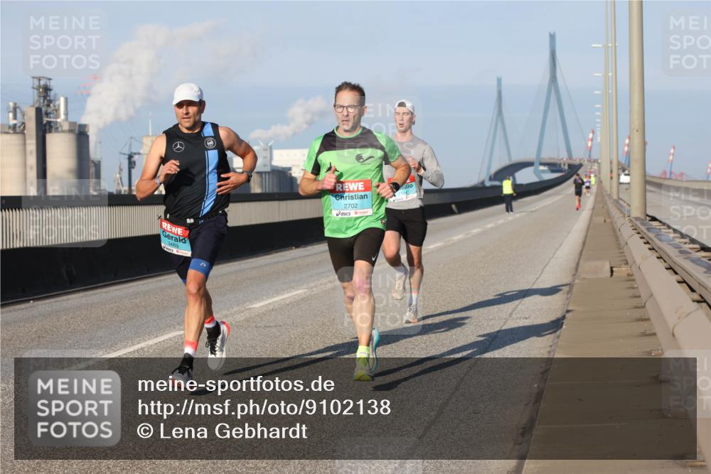 03.10.2025 - Köhlbrandbrückenlauf Lena Gebhardt http://msf.ph/oto/9102138 03.10.2025 09:37:09 Position 2 3463, 2702 meine-sportfotos.de