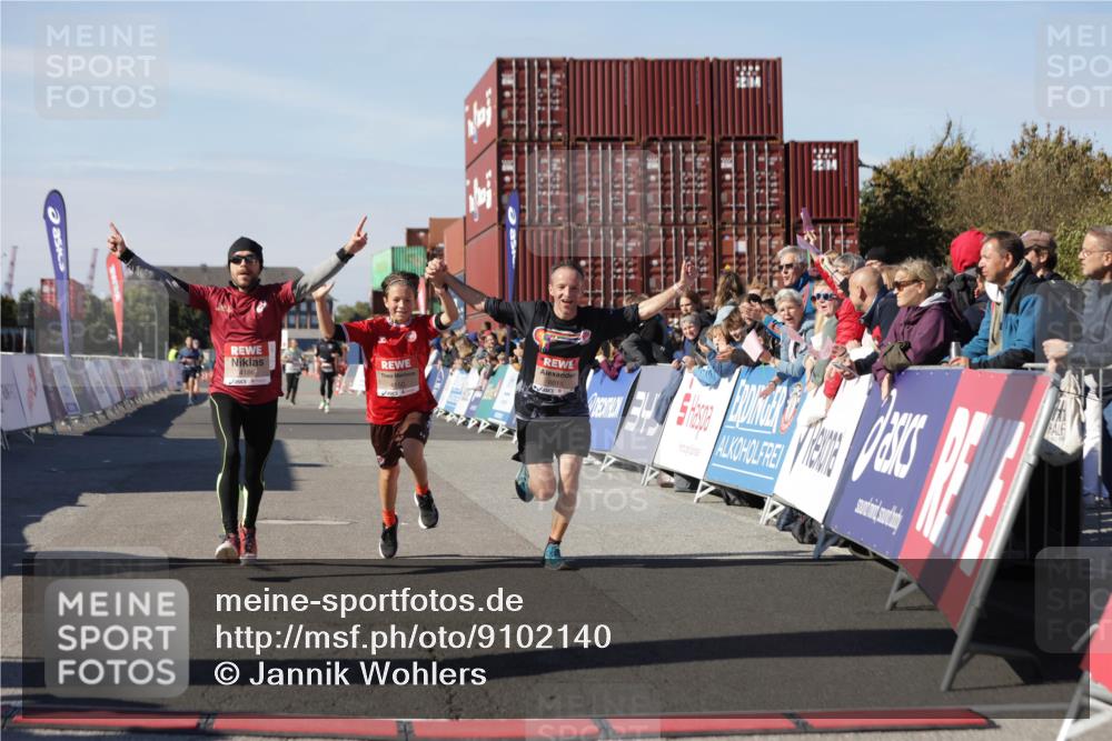 03.10.2025 - Köhlbrandbrückenlauf Jannik Wohlers http://msf.ph/oto/9102140 03.10.2025 12:57:20 Ziel 4150, 4186, 4251, 5699, 5926, 6015, 6629, 6819 meine-sportfotos.de