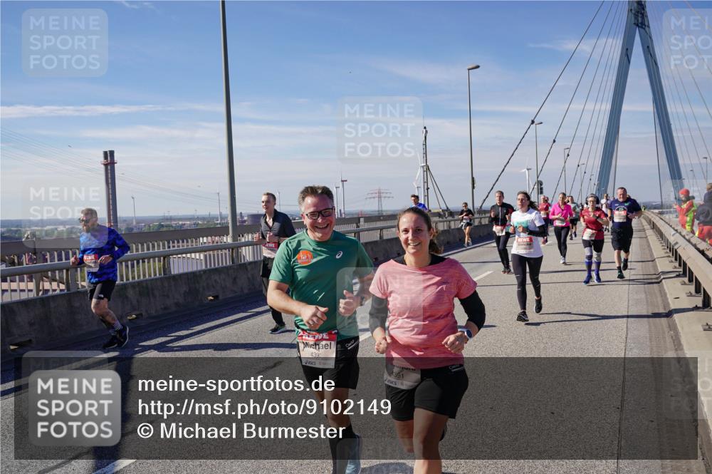 03.10.2025 - Köhlbrandbrückenlauf Michael Burmester http://msf.ph/oto/9102149 03.10.2025 12:47:16 Position 2 4392, 4391 meine-sportfotos.de