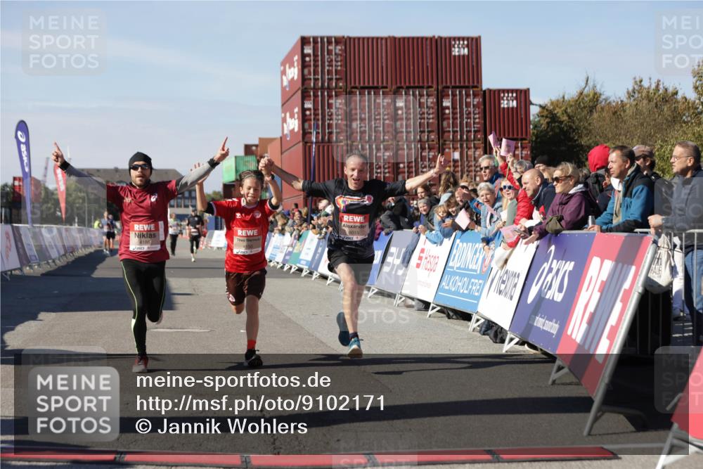 03.10.2025 - Köhlbrandbrückenlauf Jannik Wohlers http://msf.ph/oto/9102171 03.10.2025 12:57:20 Ziel 4150, 4186, 4251, 5699, 5926, 6015, 6629, 6819 meine-sportfotos.de