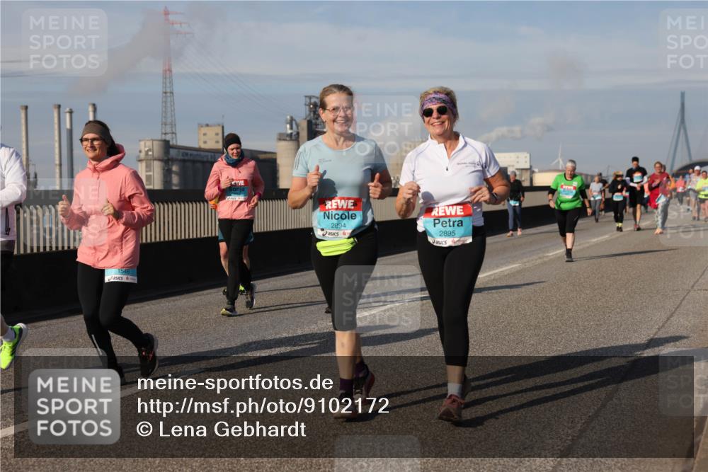03.10.2025 - Köhlbrandbrückenlauf Lena Gebhardt http://msf.ph/oto/9102172 03.10.2025 10:11:51 Position 2 1546, 2894, 2895 meine-sportfotos.de