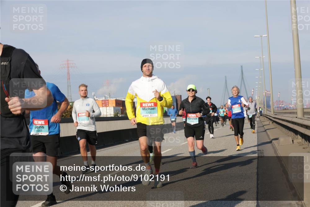 03.10.2025 - Köhlbrandbrückenlauf Jannik Wohlers http://msf.ph/oto/9102191 03.10.2025 09:49:25 Position 3 1543, 1702, 1353 meine-sportfotos.de