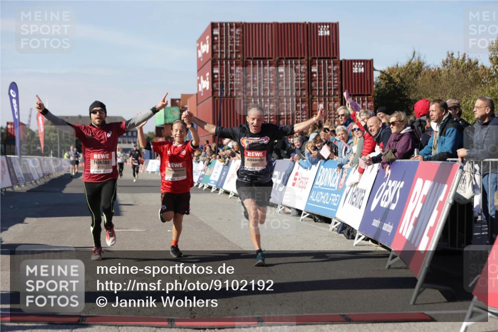03.10.2025 - Köhlbrandbrückenlauf Jannik Wohlers http://msf.ph/oto/9102192 03.10.2025 12:57:20 Ziel 4150, 4186, 4251, 5699, 5926, 6015, 6629, 6819 meine-sportfotos.de