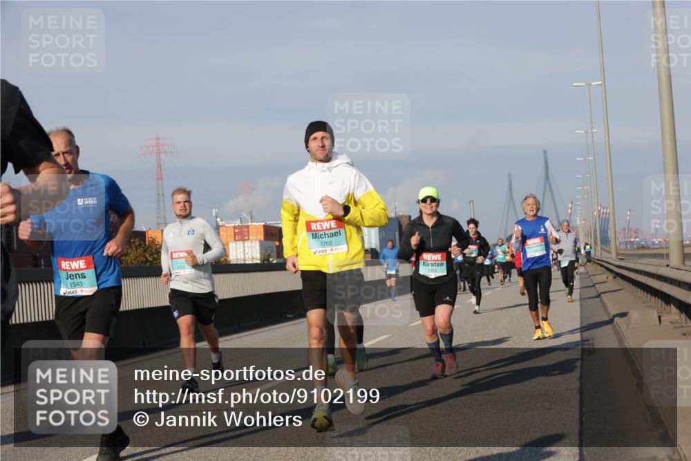 03.10.2025 - Köhlbrandbrückenlauf Jannik Wohlers http://msf.ph/oto/9102199 03.10.2025 09:49:26 Position 3 1543, 3802, 1702, 1353 meine-sportfotos.de