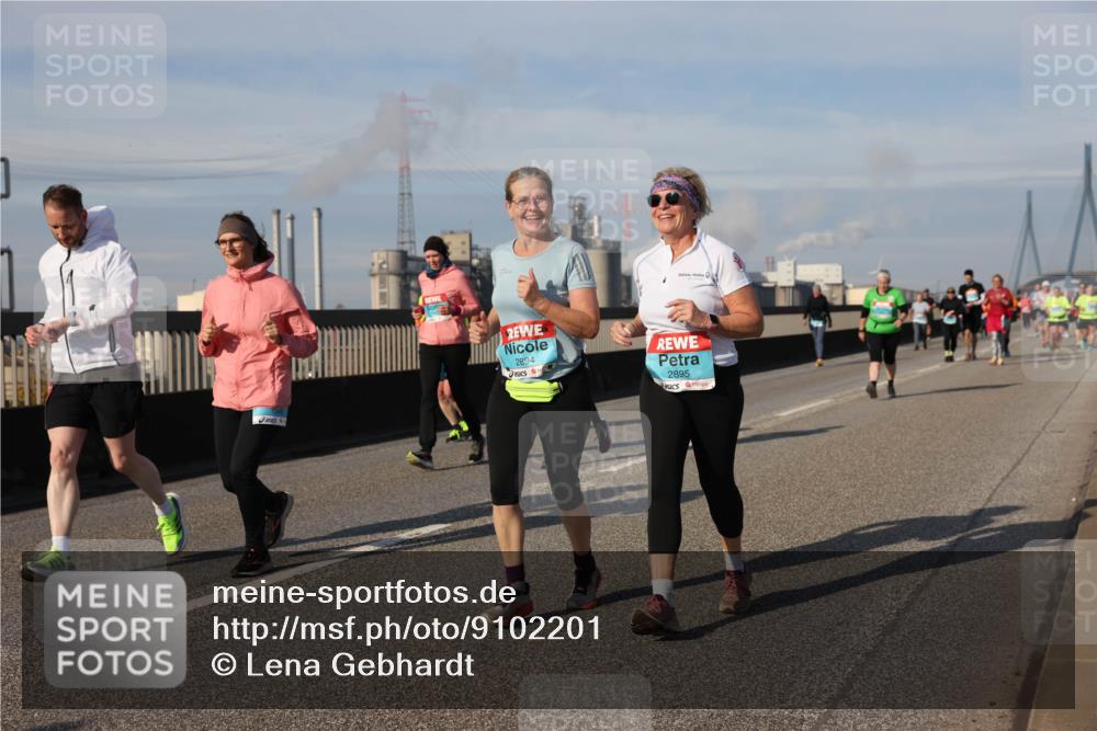 03.10.2025 - Köhlbrandbrückenlauf Lena Gebhardt http://msf.ph/oto/9102201 03.10.2025 10:11:51 Position 2 2894, 2895 meine-sportfotos.de