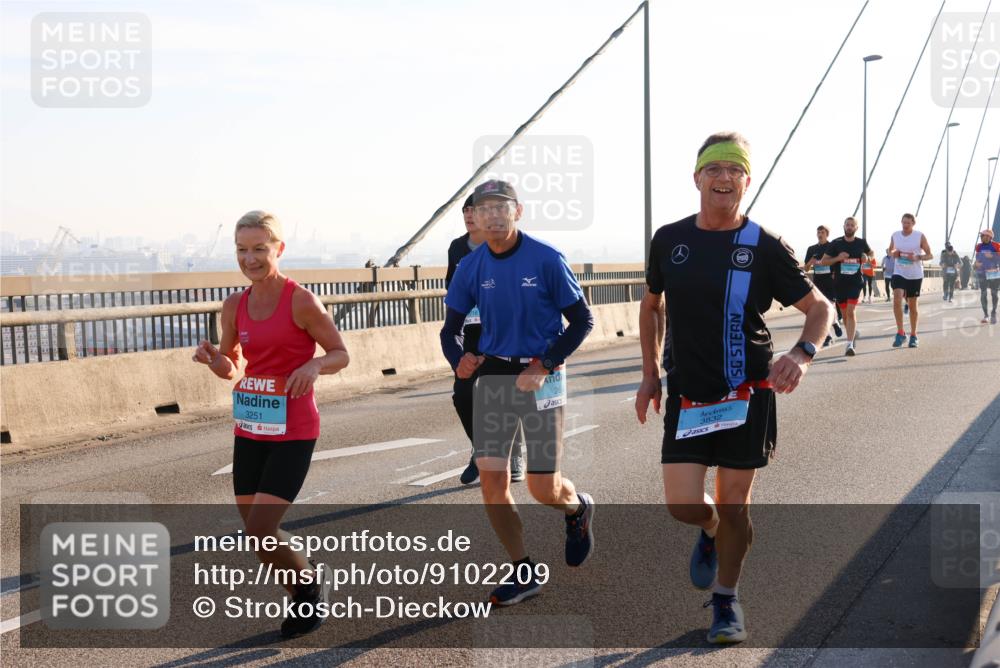 03.10.2025 - Köhlbrandbrückenlauf Strokosch-Dieckow http://msf.ph/oto/9102209 03.10.2025 09:23:33 Position 1 3251, 3832 meine-sportfotos.de