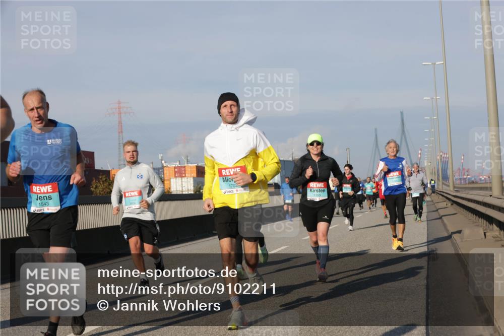 03.10.2025 - Köhlbrandbrückenlauf Jannik Wohlers http://msf.ph/oto/9102211 03.10.2025 09:49:26 Position 3 1543, 1702, 1353 meine-sportfotos.de