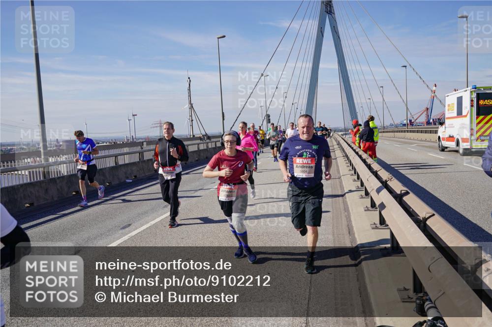 03.10.2025 - Köhlbrandbrückenlauf Michael Burmester http://msf.ph/oto/9102212 03.10.2025 12:47:18 Position 2 5804, 361 meine-sportfotos.de