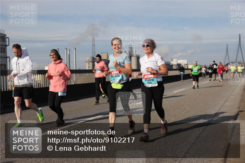 03.10.2025 - Köhlbrandbrückenlauf Lena Gebhardt http://msf.ph/oto/9102217 03.10.2025 10:11:52 Position 2 2894, 2895 meine-sportfotos.de