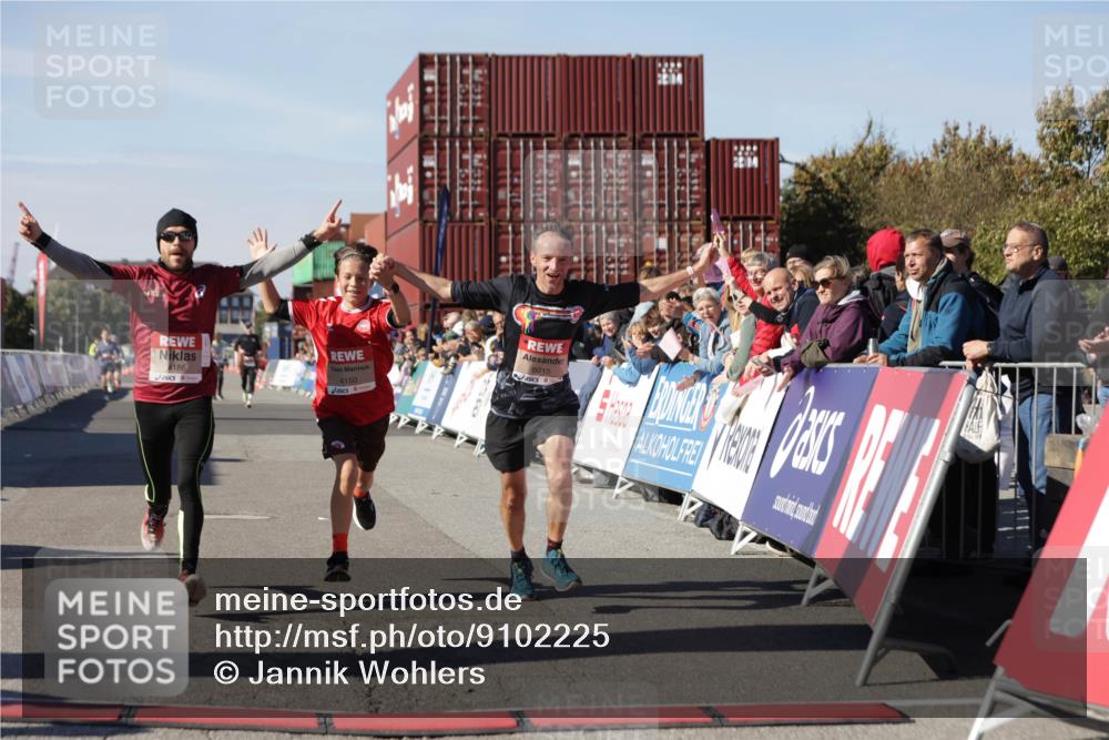03.10.2025 - Köhlbrandbrückenlauf Jannik Wohlers http://msf.ph/oto/9102225 03.10.2025 12:57:21 Ziel 4150, 4186, 4251, 5699, 5926, 6015, 6629, 6819 meine-sportfotos.de