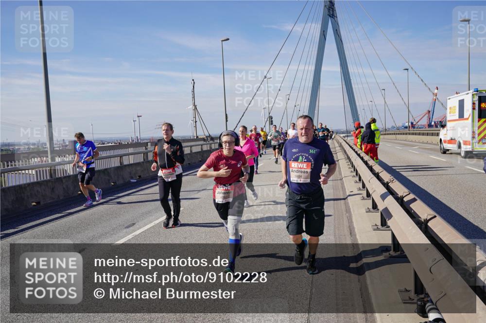03.10.2025 - Köhlbrandbrückenlauf Michael Burmester http://msf.ph/oto/9102228 03.10.2025 12:47:18 Position 2 5804, 361, 188 meine-sportfotos.de