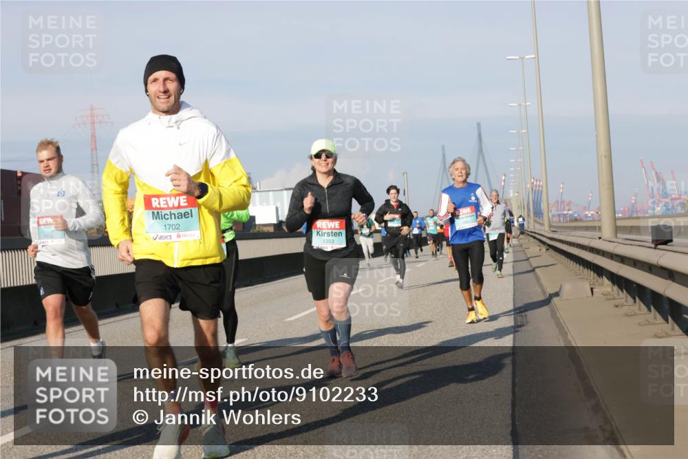 03.10.2025 - Köhlbrandbrückenlauf Jannik Wohlers http://msf.ph/oto/9102233 03.10.2025 09:49:26 Position 3 3802, 1702, 1353 meine-sportfotos.de