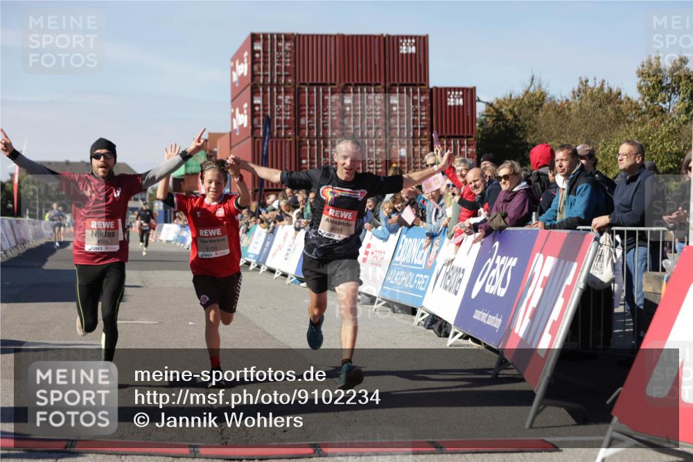 03.10.2025 - Köhlbrandbrückenlauf Jannik Wohlers http://msf.ph/oto/9102234 03.10.2025 12:57:21 Ziel 4150, 4186, 4251, 5699, 5926, 6015, 6629, 6819 meine-sportfotos.de