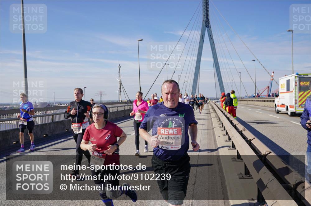 03.10.2025 - Köhlbrandbrückenlauf Michael Burmester http://msf.ph/oto/9102239 03.10.2025 12:47:19 Position 2 4782, 5804, 361 meine-sportfotos.de