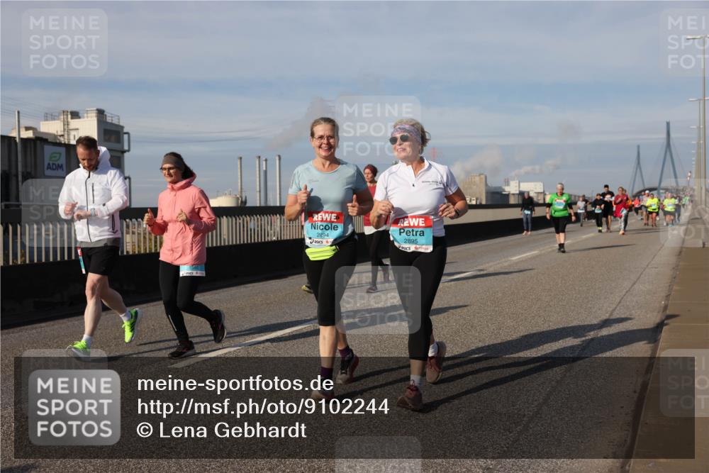 03.10.2025 - Köhlbrandbrückenlauf Lena Gebhardt http://msf.ph/oto/9102244 03.10.2025 10:11:52 Position 2 2894, 2895 meine-sportfotos.de
