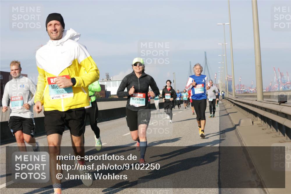 03.10.2025 - Köhlbrandbrückenlauf Jannik Wohlers http://msf.ph/oto/9102250 03.10.2025 09:49:26 Position 3 3802, 1702, 1353 meine-sportfotos.de