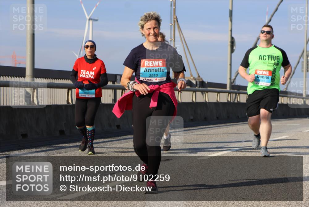 03.10.2025 - Köhlbrandbrückenlauf Strokosch-Dieckow http://msf.ph/oto/9102259 03.10.2025 10:08:29 Position 2 2516, 2992, 2565 meine-sportfotos.de