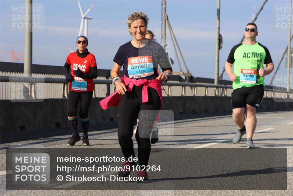 03.10.2025 - Köhlbrandbrückenlauf Strokosch-Dieckow http://msf.ph/oto/9102264 03.10.2025 10:08:29 Position 2 2565, 2516, 2992 meine-sportfotos.de