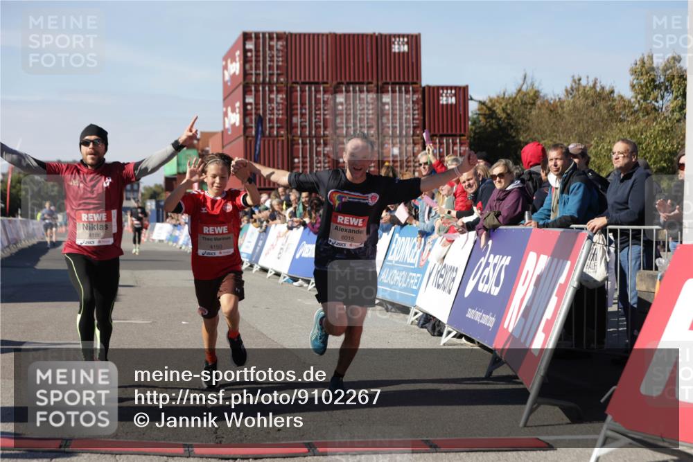 03.10.2025 - Köhlbrandbrückenlauf Jannik Wohlers http://msf.ph/oto/9102267 03.10.2025 12:57:21 Ziel 4150, 4186, 4251, 5699, 5926, 6015, 6629, 6819 meine-sportfotos.de