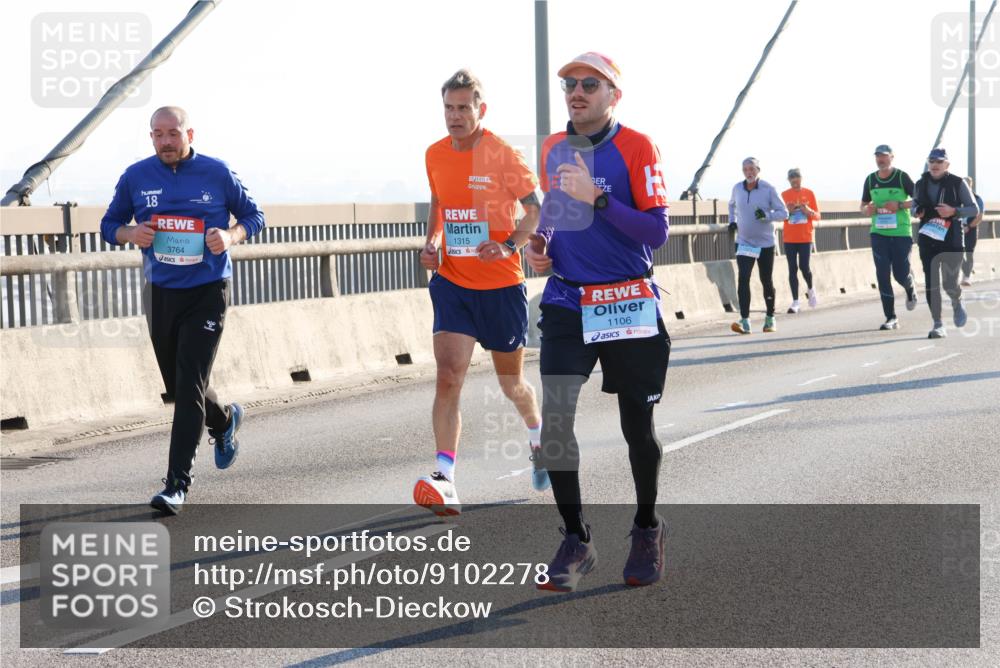 03.10.2025 - Köhlbrandbrückenlauf Strokosch-Dieckow http://msf.ph/oto/9102278 03.10.2025 09:23:39 Position 1 18, 3764, 1315, 1106 meine-sportfotos.de