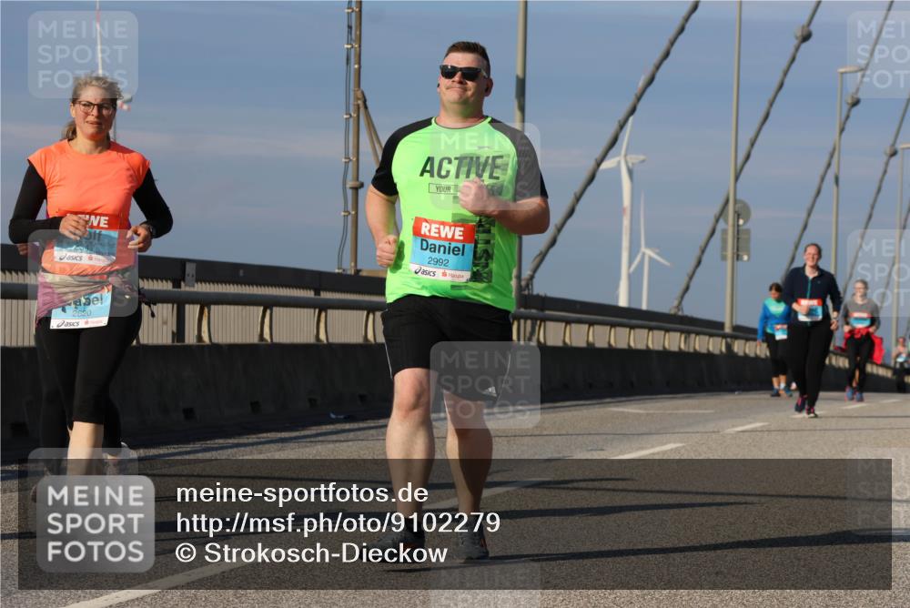 03.10.2025 - Köhlbrandbrückenlauf Strokosch-Dieckow http://msf.ph/oto/9102279 03.10.2025 10:08:31 Position 2 2992, 2620 meine-sportfotos.de
