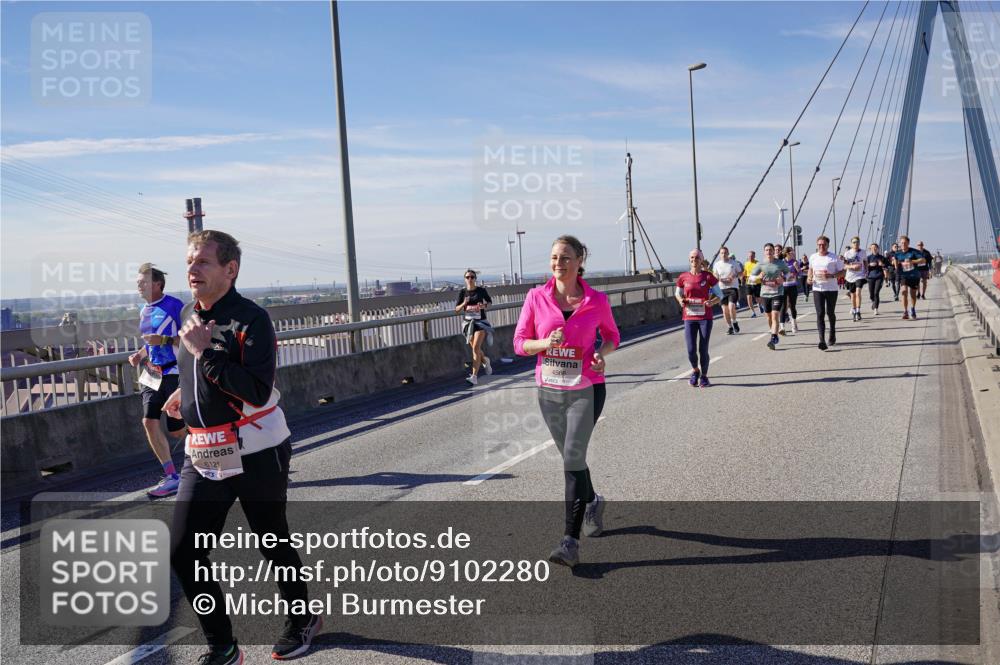 03.10.2025 - Köhlbrandbrückenlauf Michael Burmester http://msf.ph/oto/9102280 03.10.2025 12:47:20 Position 2 6121, 4568 meine-sportfotos.de