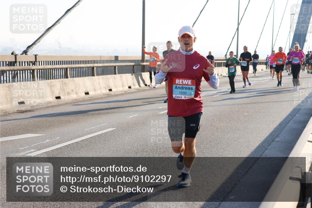 03.10.2025 - Köhlbrandbrückenlauf Strokosch-Dieckow http://msf.ph/oto/9102297 03.10.2025 09:23:47 Position 1 1033 meine-sportfotos.de