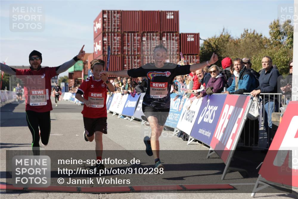 03.10.2025 - Köhlbrandbrückenlauf Jannik Wohlers http://msf.ph/oto/9102298 03.10.2025 12:57:21 Ziel 4150, 4186, 4251, 5699, 5926, 6015, 6629, 6819 meine-sportfotos.de