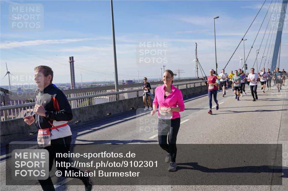 03.10.2025 - Köhlbrandbrückenlauf Michael Burmester http://msf.ph/oto/9102301 03.10.2025 12:47:20 Position 2 4568 meine-sportfotos.de