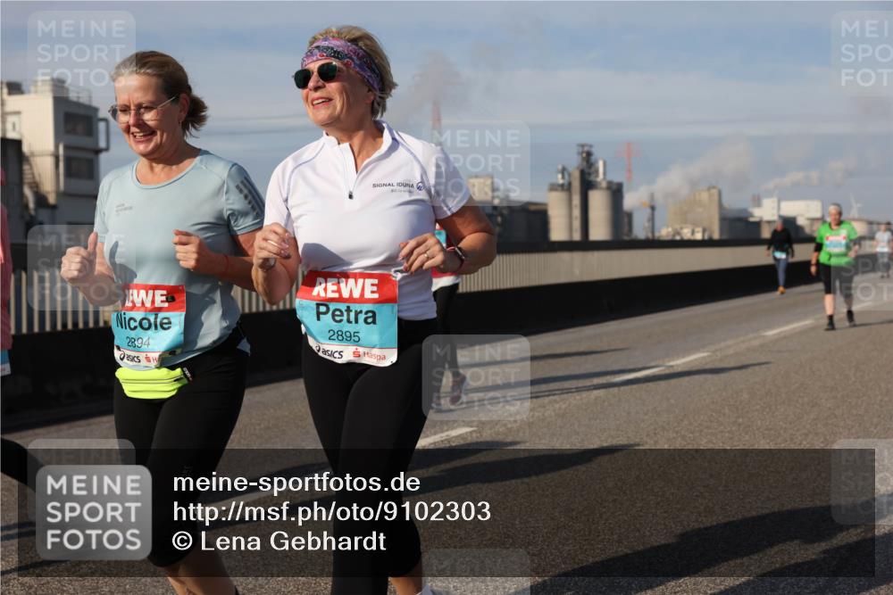 03.10.2025 - Köhlbrandbrückenlauf Lena Gebhardt http://msf.ph/oto/9102303 03.10.2025 10:11:52 Position 2 2894, 2895 meine-sportfotos.de