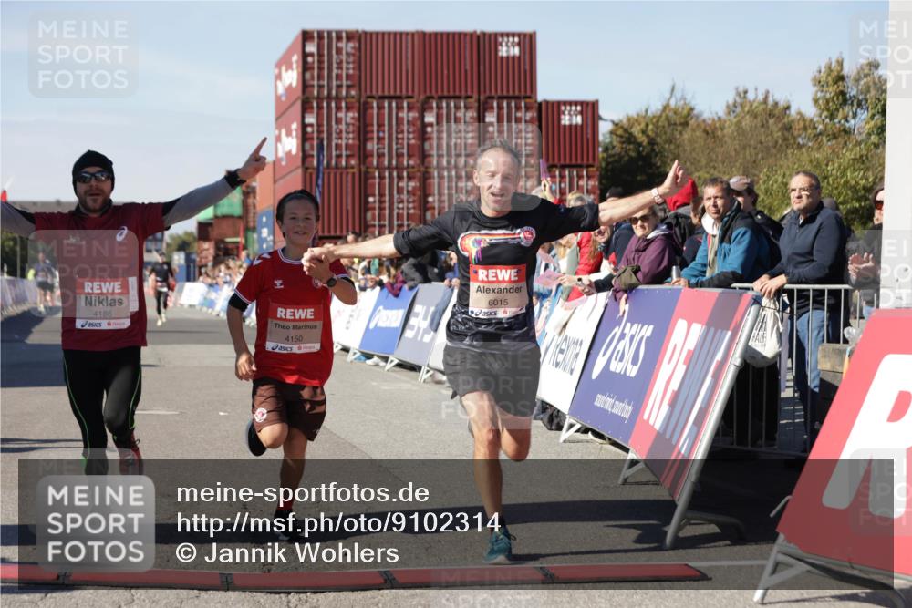 03.10.2025 - Köhlbrandbrückenlauf Jannik Wohlers http://msf.ph/oto/9102314 03.10.2025 12:57:21 Ziel 4150, 4186, 4251, 5699, 5926, 6015, 6629, 6819 meine-sportfotos.de