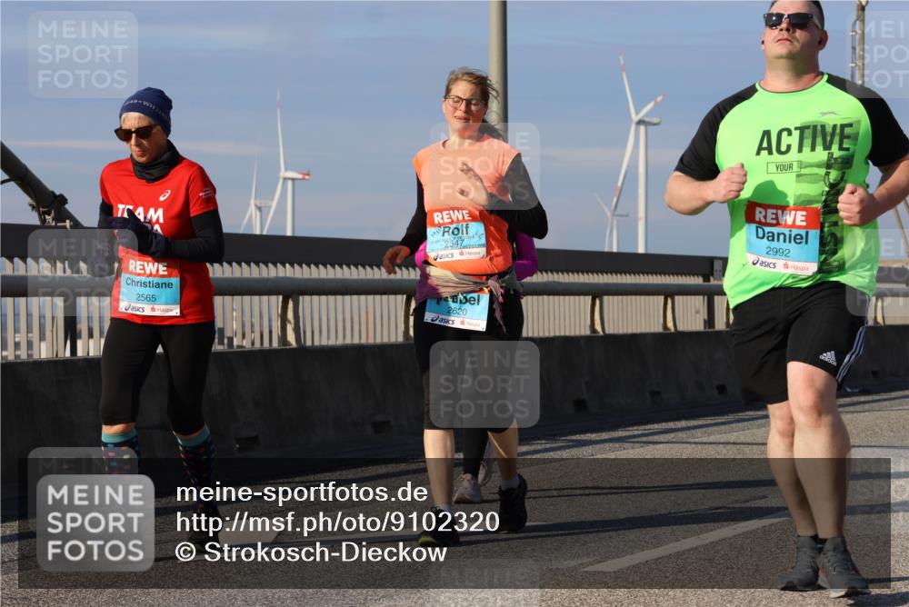 03.10.2025 - Köhlbrandbrückenlauf Strokosch-Dieckow http://msf.ph/oto/9102320 03.10.2025 10:08:32 Position 2 2347, 2992, 2565, 2620 meine-sportfotos.de