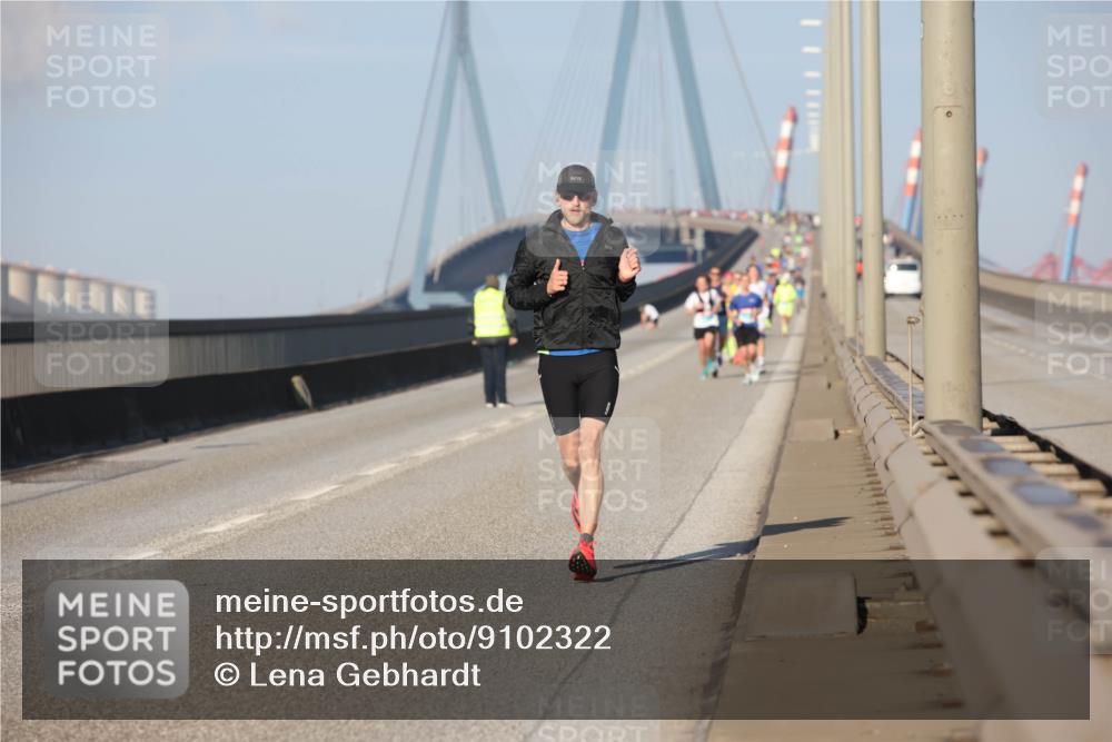 03.10.2025 - Köhlbrandbrückenlauf Lena Gebhardt http://msf.ph/oto/9102322 03.10.2025 09:37:22 Position 2  meine-sportfotos.de