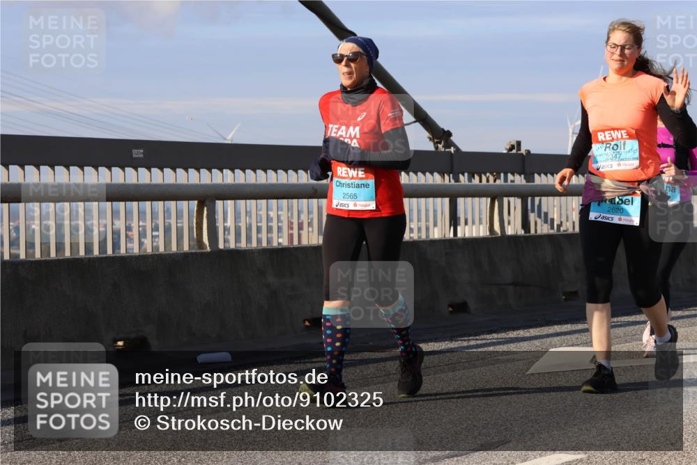 03.10.2025 - Köhlbrandbrückenlauf Strokosch-Dieckow http://msf.ph/oto/9102325 03.10.2025 10:08:33 Position 2 2480, 34, 2565, 2620 meine-sportfotos.de