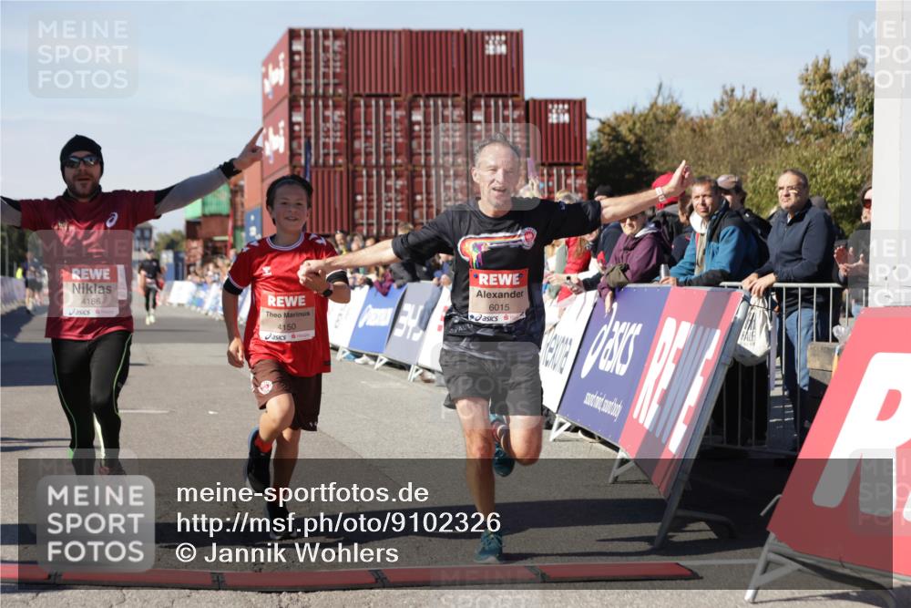03.10.2025 - Köhlbrandbrückenlauf Jannik Wohlers http://msf.ph/oto/9102326 03.10.2025 12:57:21 Ziel 4150, 4186, 4251, 5699, 5926, 6015, 6629, 6819 meine-sportfotos.de