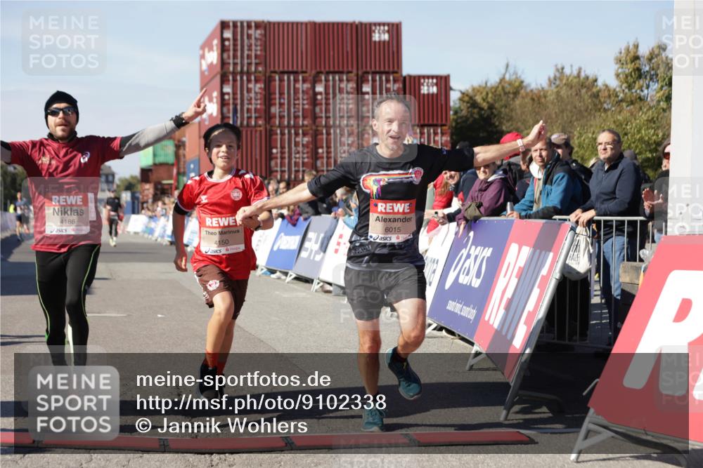 03.10.2025 - Köhlbrandbrückenlauf Jannik Wohlers http://msf.ph/oto/9102338 03.10.2025 12:57:21 Ziel 4150, 4186, 4251, 5699, 5926, 6015, 6629, 6819 meine-sportfotos.de