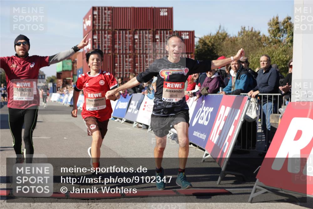 03.10.2025 - Köhlbrandbrückenlauf Jannik Wohlers http://msf.ph/oto/9102347 03.10.2025 12:57:21 Ziel 4150, 4186, 4251, 5699, 5926, 6015, 6629, 6819 meine-sportfotos.de