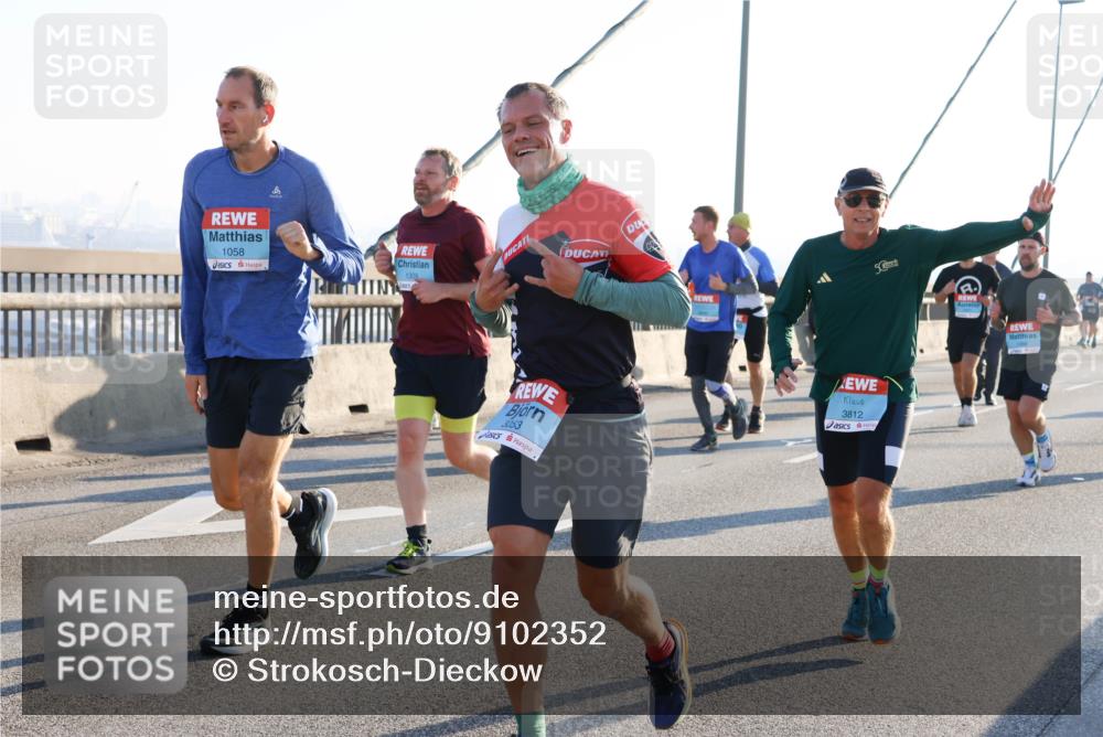 03.10.2025 - Köhlbrandbrückenlauf Strokosch-Dieckow http://msf.ph/oto/9102352 03.10.2025 09:24:00 Position 1 1058, 1309, 3053, 3812 meine-sportfotos.de