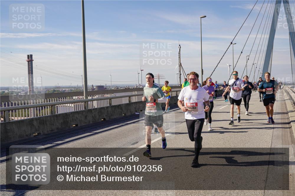 03.10.2025 - Köhlbrandbrückenlauf Michael Burmester http://msf.ph/oto/9102356 03.10.2025 12:47:23 Position 2 4474 meine-sportfotos.de