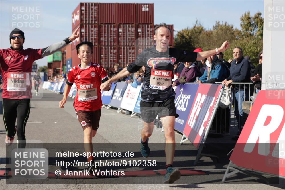 03.10.2025 - Köhlbrandbrückenlauf Jannik Wohlers http://msf.ph/oto/9102358 03.10.2025 12:57:21 Ziel 4150, 4186, 4251, 5699, 5926, 6015, 6629, 6819 meine-sportfotos.de