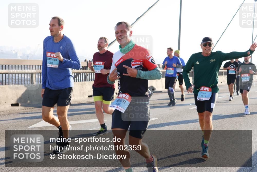 03.10.2025 - Köhlbrandbrückenlauf Strokosch-Dieckow http://msf.ph/oto/9102359 03.10.2025 09:24:01 Position 1 1058, 1309, 3053, 3812 meine-sportfotos.de