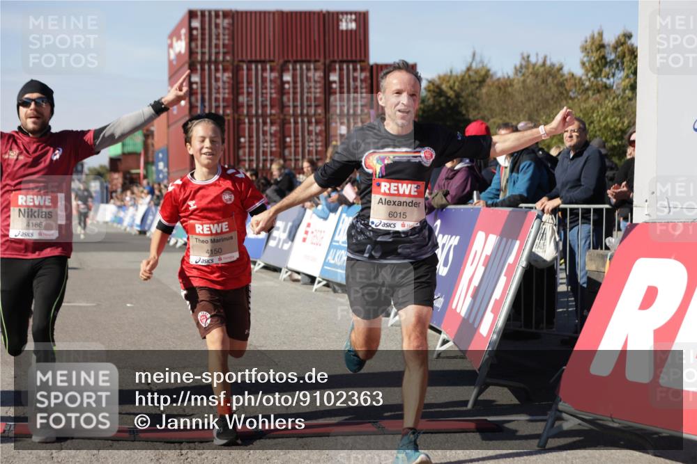 03.10.2025 - Köhlbrandbrückenlauf Jannik Wohlers http://msf.ph/oto/9102363 03.10.2025 12:57:21 Ziel 4150, 4186, 4251, 5699, 5926, 6015, 6629, 6819 meine-sportfotos.de
