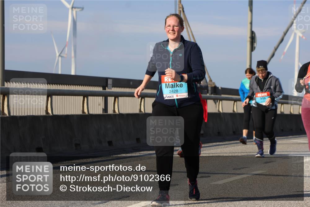 03.10.2025 - Köhlbrandbrückenlauf Strokosch-Dieckow http://msf.ph/oto/9102366 03.10.2025 10:08:42 Position 2 2428, 2065 meine-sportfotos.de