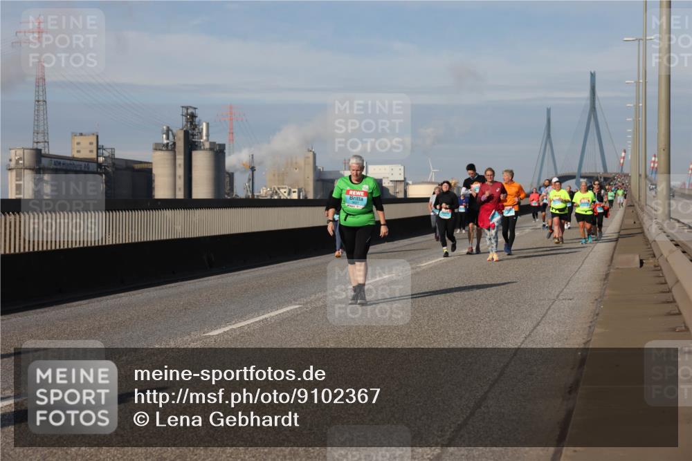 03.10.2025 - Köhlbrandbrückenlauf Lena Gebhardt http://msf.ph/oto/9102367 03.10.2025 10:11:55 Position 2  meine-sportfotos.de