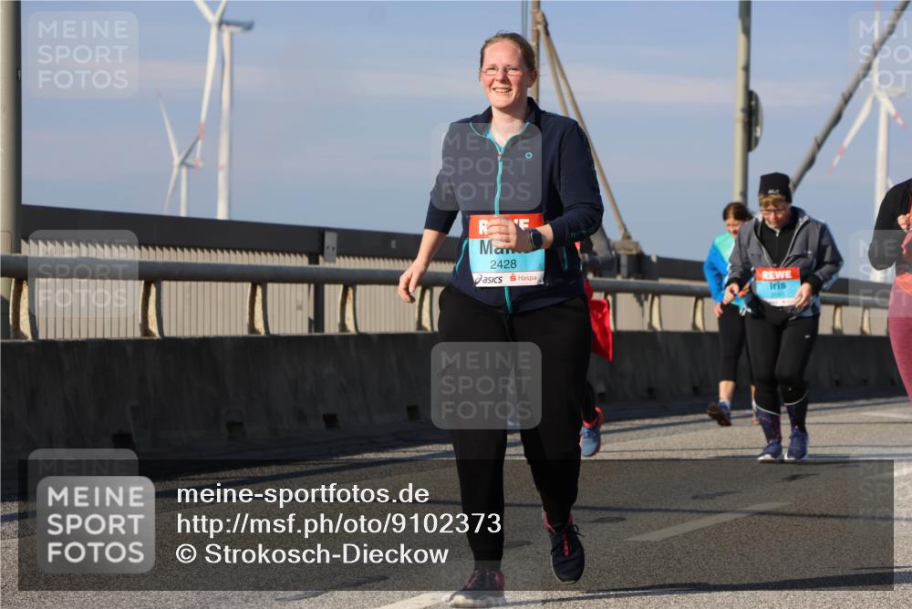 03.10.2025 - Köhlbrandbrückenlauf Strokosch-Dieckow http://msf.ph/oto/9102373 03.10.2025 10:08:42 Position 2 2428 meine-sportfotos.de