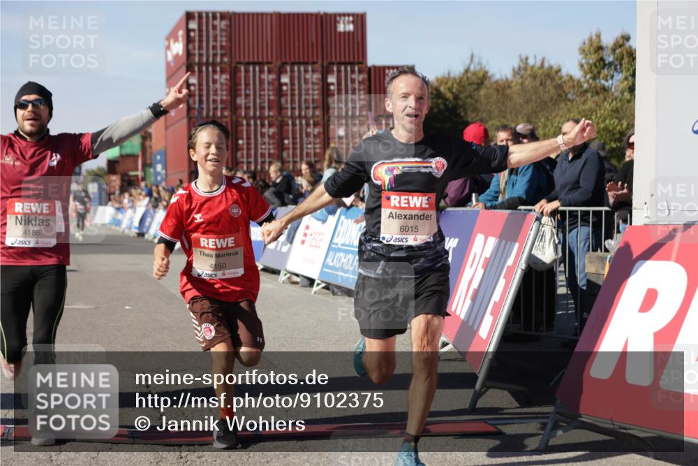 03.10.2025 - Köhlbrandbrückenlauf Jannik Wohlers http://msf.ph/oto/9102375 03.10.2025 12:57:21 Ziel 4150, 4186, 4251, 5699, 5926, 6015, 6629, 6819 meine-sportfotos.de