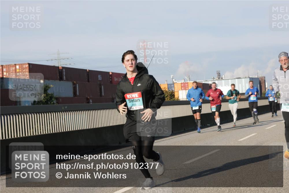 03.10.2025 - Köhlbrandbrückenlauf Jannik Wohlers http://msf.ph/oto/9102377 03.10.2025 09:49:31 Position 3 3655, 102 meine-sportfotos.de