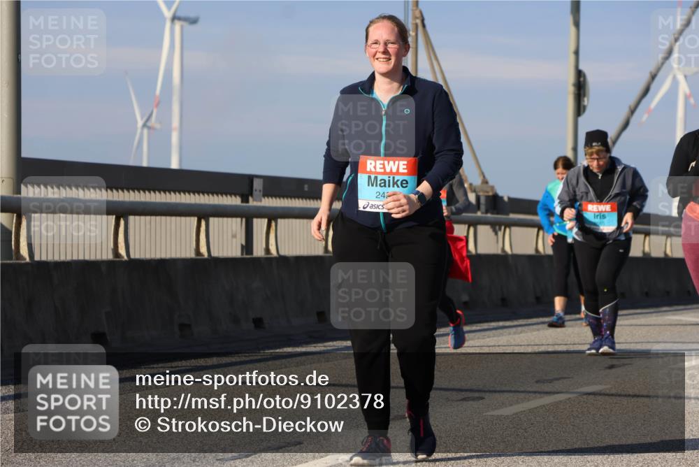 03.10.2025 - Köhlbrandbrückenlauf Strokosch-Dieckow http://msf.ph/oto/9102378 03.10.2025 10:08:42 Position 2 242 meine-sportfotos.de