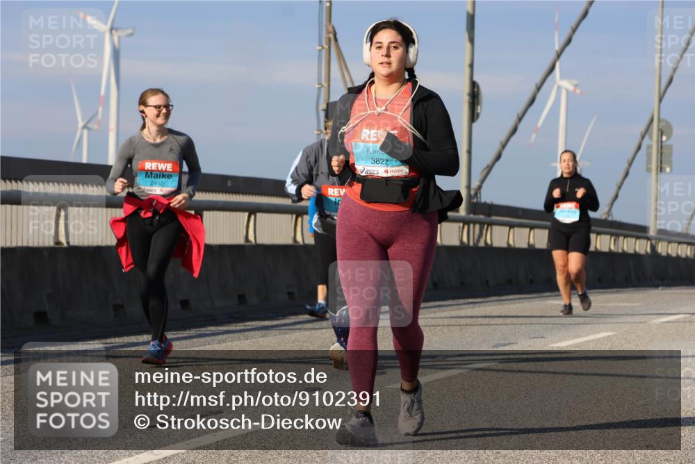03.10.2025 - Köhlbrandbrückenlauf Strokosch-Dieckow http://msf.ph/oto/9102391 03.10.2025 10:08:44 Position 2 2452, 3822 meine-sportfotos.de