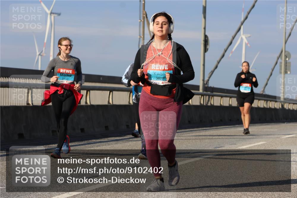 03.10.2025 - Köhlbrandbrückenlauf Strokosch-Dieckow http://msf.ph/oto/9102402 03.10.2025 10:08:44 Position 2 2452, 3822 meine-sportfotos.de